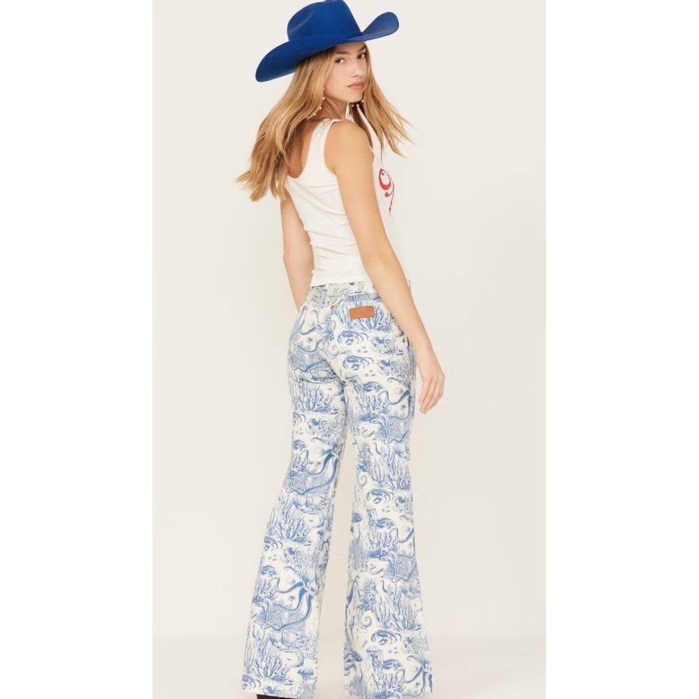 Wrangler Womens Blue White Nautical Toile Print High Rise Flare Jeans 26x32 - Picture 2 of 7
